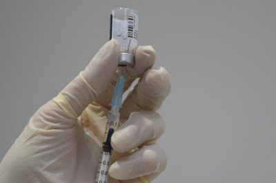 Kazakistan'da 12 yaş üstü ve hamileler aşılanmaya başladı