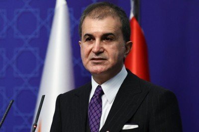 Ömer Çelik: Macron'un Rusya ve Türkiye'nin Libya'da bulunmasına yönelik açıklamaları skandaldır