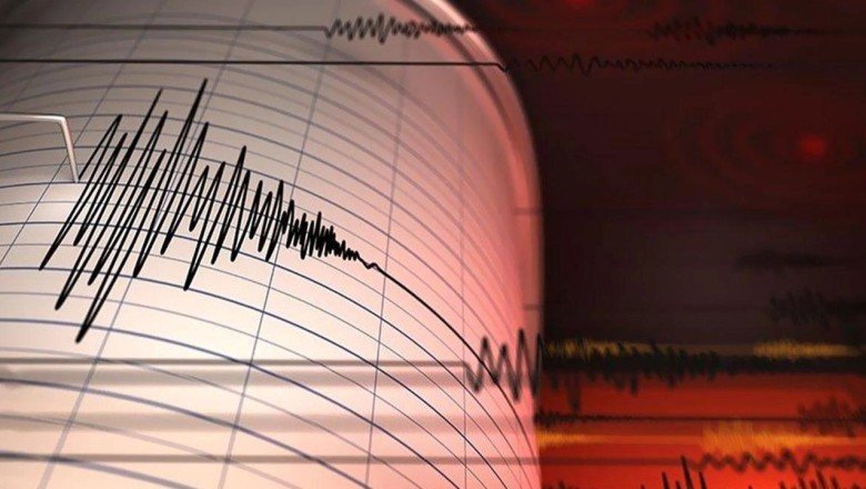 Düzce&amp;#039;de 5.2 ve 4.3 büyüklüğünde deprem! İstanbul da sallandı