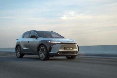 Toyota'nın elektriklisi 450 km gidecek
