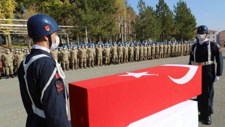 Tunceli'de halı sahada kalp krizi sonucu vefat eden asker için tören düzenlendi