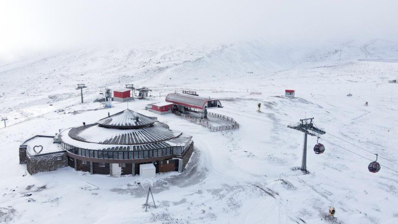 Erciyes Kayak Merkezi beyaza büründü