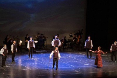 Gangster Opera Sahnesi'nde