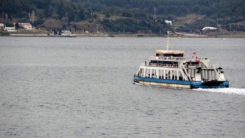 Bozcaada ve Gökçeada feribot seferlerine fırtına engeli