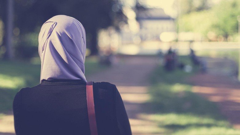 Kanada'da Müslüman öğretmenin işine başörtüsü nedeniyle son verildi