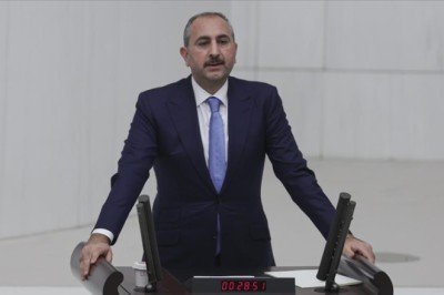 Adalet Bakanı Gül: Uzun yargılama zararlarında mahkemeye gitmeden tazminat hakkı getirilecek
