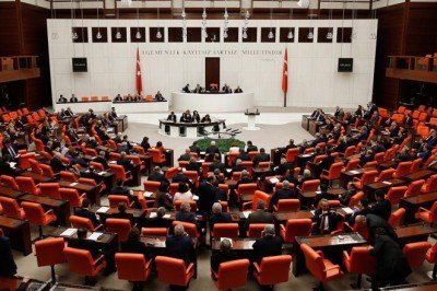 Sağlıkçıların özlük haklarıyla ilgili düzenlemeler tekliften çıkarıldı