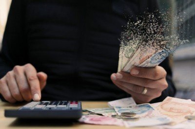Dünya yazarı Aktaş: Enflasyon artışı aralıkta yüzde 15'i geçebilir