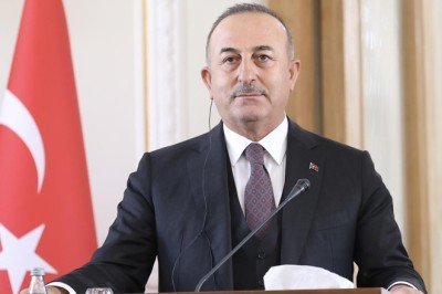 Bakan Çavuşoğlu, Hollandalı mevkidaşı Hoekstra ile görüştü
