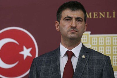 Memleket Partisi'nden Sezen Aksu'ya tepki: Sanatçılar kıymetlidir ama sanatçılar da halkın dini ve milli değerlerine dikkat etmelidir