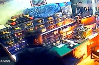 Düzce'de teknik serviste korku dolu anlar! Cep telefonu bataryası böyle patladı