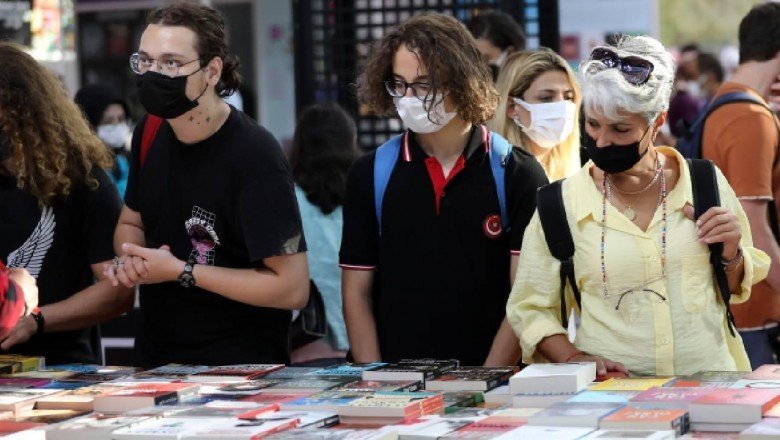 11. Antalya Kitap Fuarı’na ziyaretçi ilgisi sürüyor