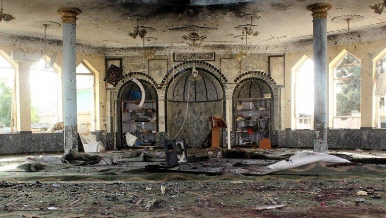 Afganistan’da camiye bombalı saldırı