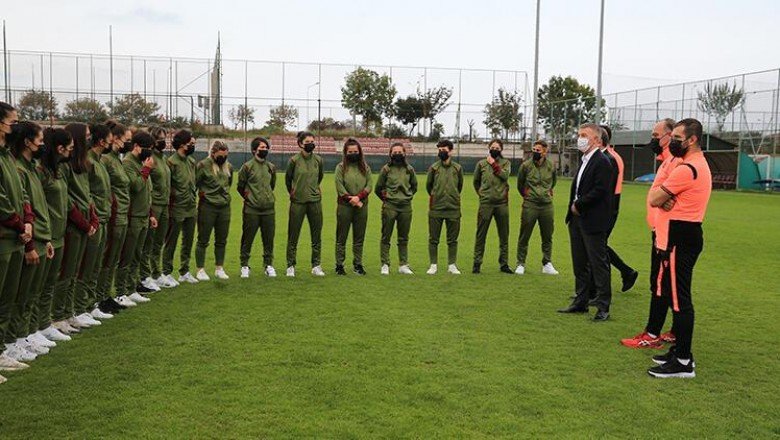 Ağaoğlu’ndan kadın futbol takımına ziyaret