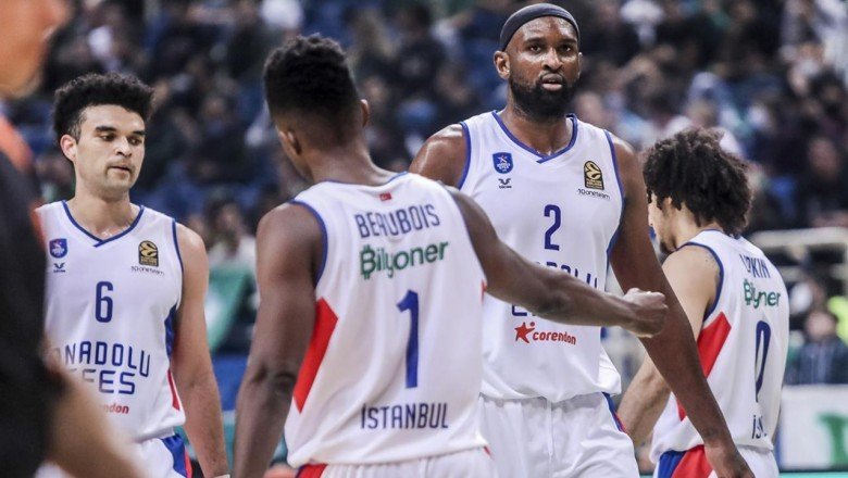 Anadolu Efes Yunanistan’da farklı kaybetti