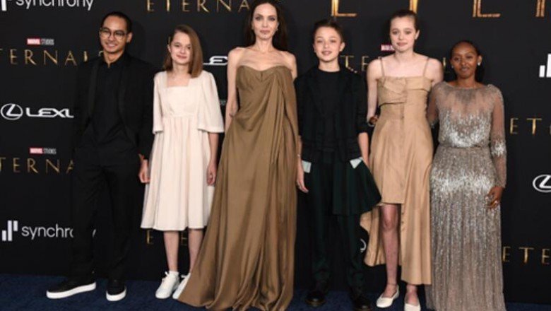 Angelina Jolie çocuklarıyla galada!