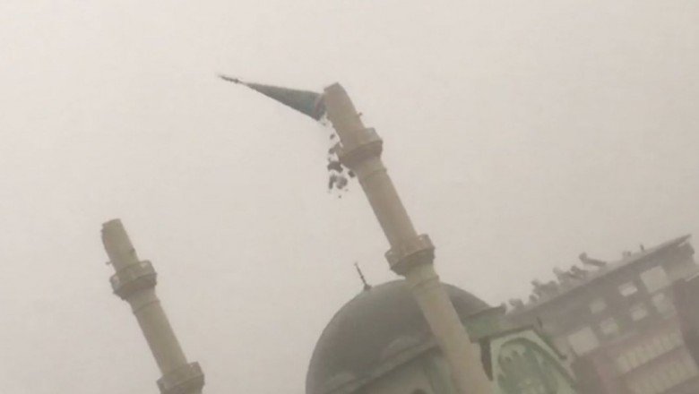 Aydın’da fırtına minareyi yıktı