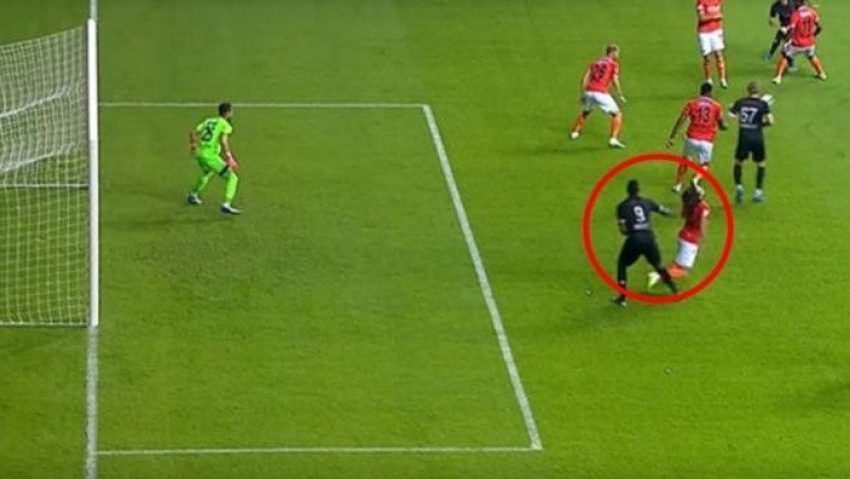 Balotelli’den olay hareket! Sadık’ın saçlarından tutarak yaptığı müdahale gündeme oturdu