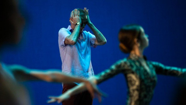 Bolşoy Bale Grubu’nun dansçısı, dekorun altında kalarak sahnede hayatını kaybetti