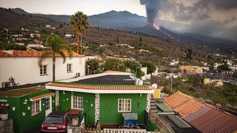 Cumbre Vieja Yanardağı’nın lavları La Palma Adası’ndaki riskleri artırıyor