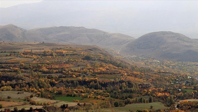 Erzincan’ın yüksek kesimlerinde sonbahar renkleri havadan görüntülendi