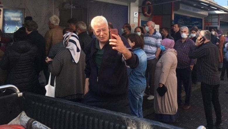 Hamsinin kilosu 5 TL’ye düştü! Vatandaşlar tezgahlara akın etti