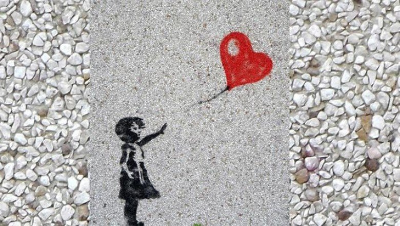 İngiliz sokak sanatçısı Banksy'nin parçalanan eseri 18,5 milyon sterline satıldı