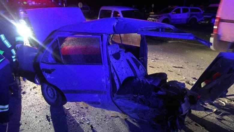 Isparta’da feci kaza: Otomobil ikiye bölündü