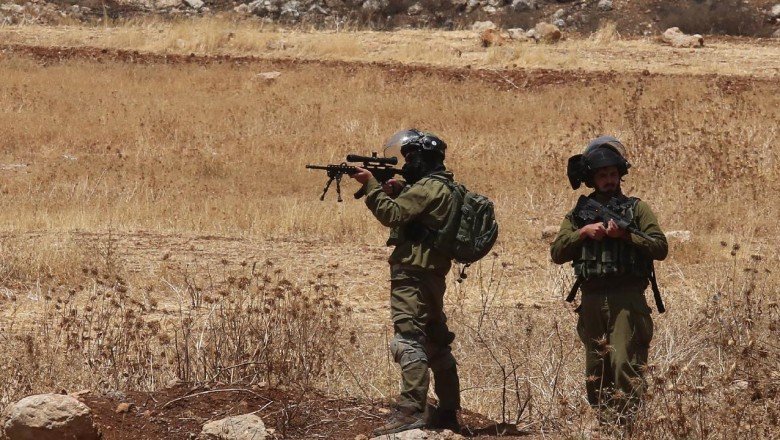 İsrail güçleri 3 Filistinli genci yaraladı