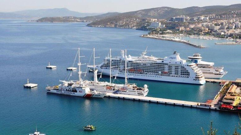 Kuşadası Limanı’na 16 ay sonra ilk kruvaziyer gemisi yanaştı