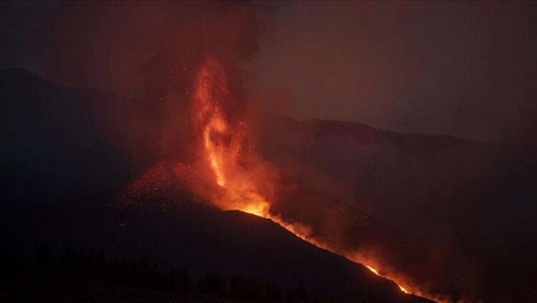 La Palma Adası’ndaki volkan bir ayda 85 milyon metreküp lav püskürttü