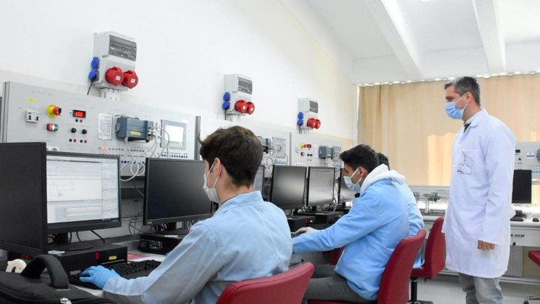 Meslek liseliler atölyelerinde insansız fabrika deneyimi yaşıyor