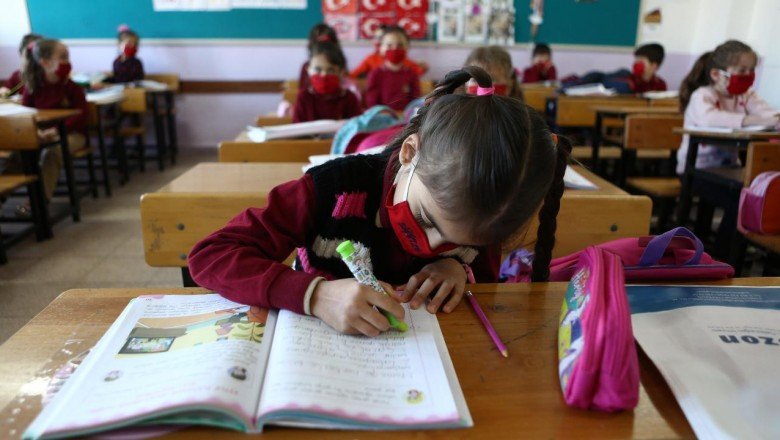 Milli Eğitim Bakanı Özer: Okullar tatil olmayacak