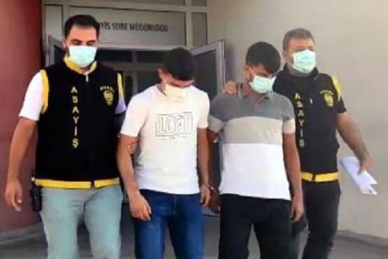 ‘Seni meşhur edeceğiz’ diyerek kandırdıkları dönercinin cep telefonunu çaldılar