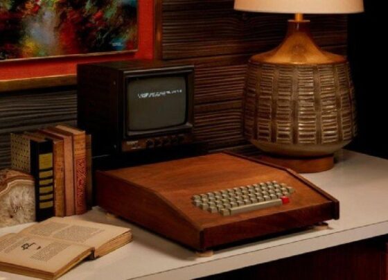 1976’da üretilen orijinal Apple 1 400 bin dolara alıcı buldu