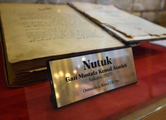 95 yıllık Nutuk ve savaş haritaları Kepez’de sergilendi