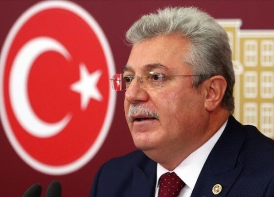 AK Parti Grup Başkanvekili Akbaşoğlu: Şehidimizin yakınlarına uzanan elleri ve dilleri lanetliyorum