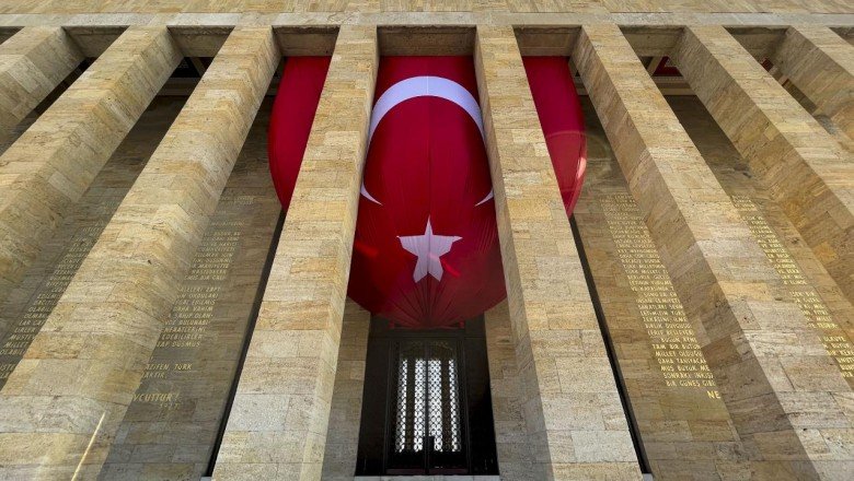 Anıtkabir’de koronavirüs tedbirli anma programı