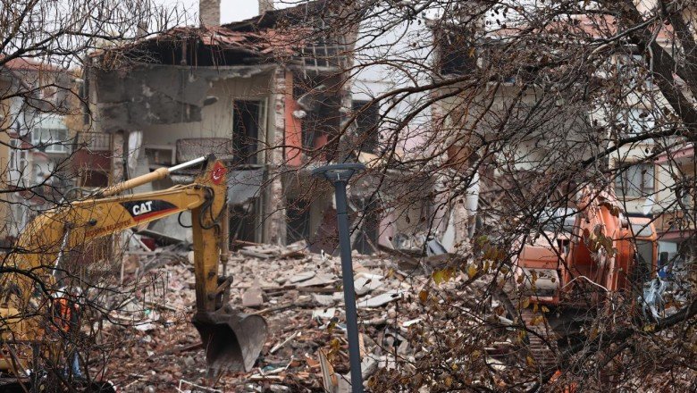 Ankara’da tüp patlaması sonucu bir bölümü çöken apartmanın yıkımı tamamlandı
