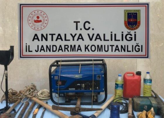 Antalya’da kaçak kazı yapan 3 kişi gözaltına alındı