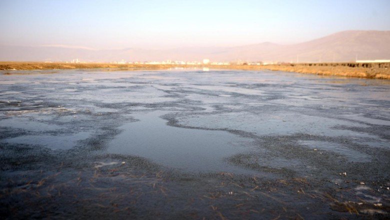Ardahan’da soğuk hava yüzünden Kura Nehri buz tuttu