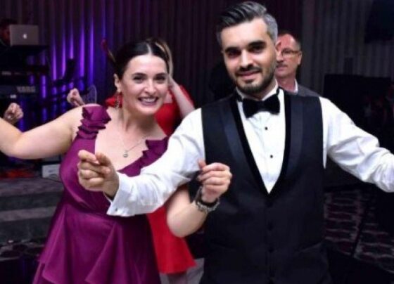 Aslıhan Gürbüz kardeşinin düğününde doyasıya göbek attı