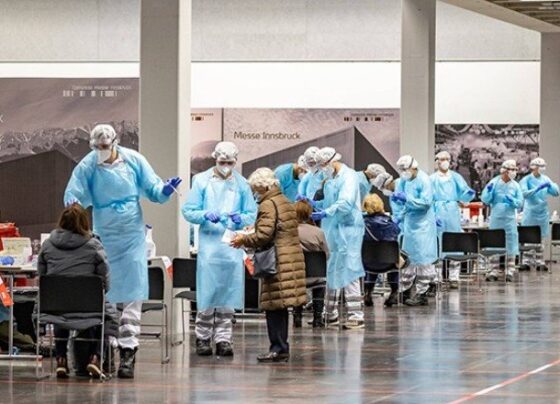 Avusturya’da aşısızlar için sokağa çıkma yasağı başlıyor