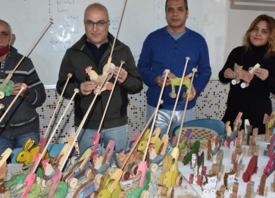 Aydın’da emekli öğretmen, atık malzemeleri hayvan figürlerine dönüştürüyor