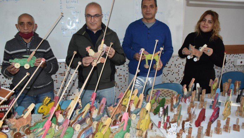 Aydın’da emekli öğretmen, atık malzemeleri hayvan figürlerine dönüştürüyor
