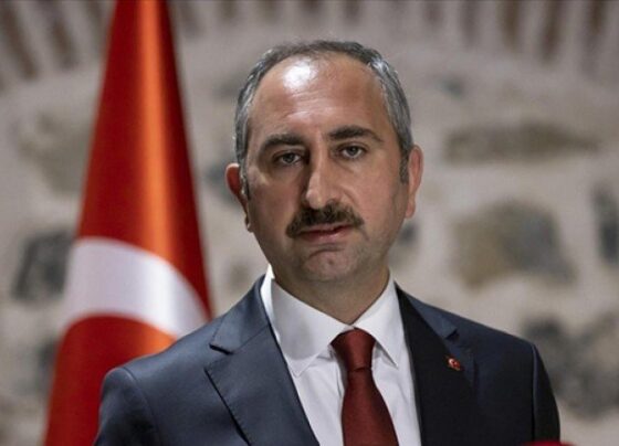 Bakan Gül’den Tanju Özcan’ın ayrımcı kararına tepki
