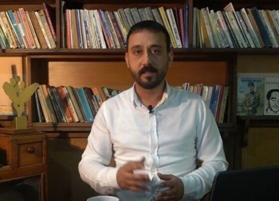 Belediye başkanına hakaretle suçlanan gazeteci, gözaltı kararı olmadan karakolda bekletildi