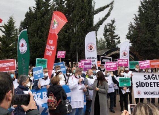 ‘Beyaz Yürüyüş’ başlatan hekimler Kocaeli’ne geldi
