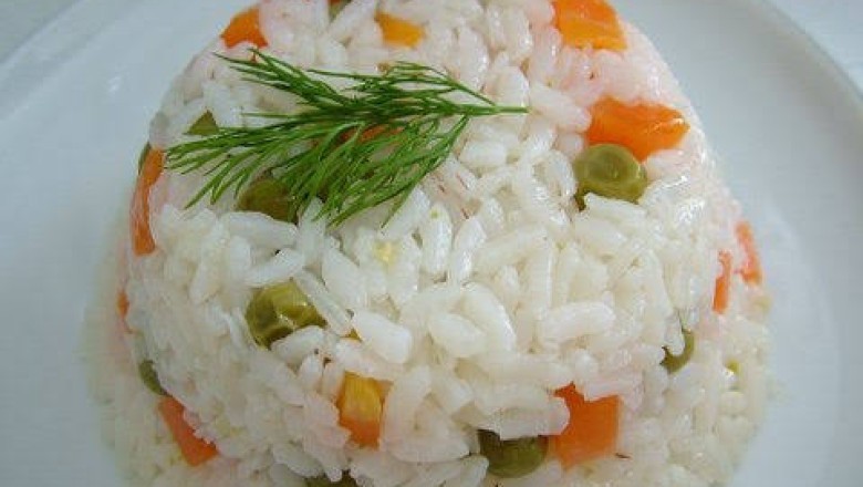 Bezelyeli Havuçlu Mısırlı Pilav