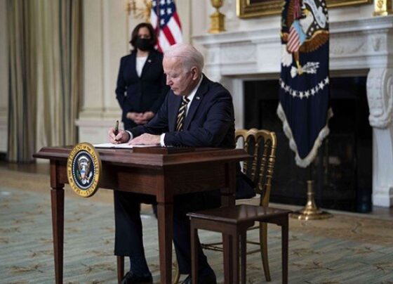Biden, iki Çinli şirketi kısıtlayan yasayı imzaladı